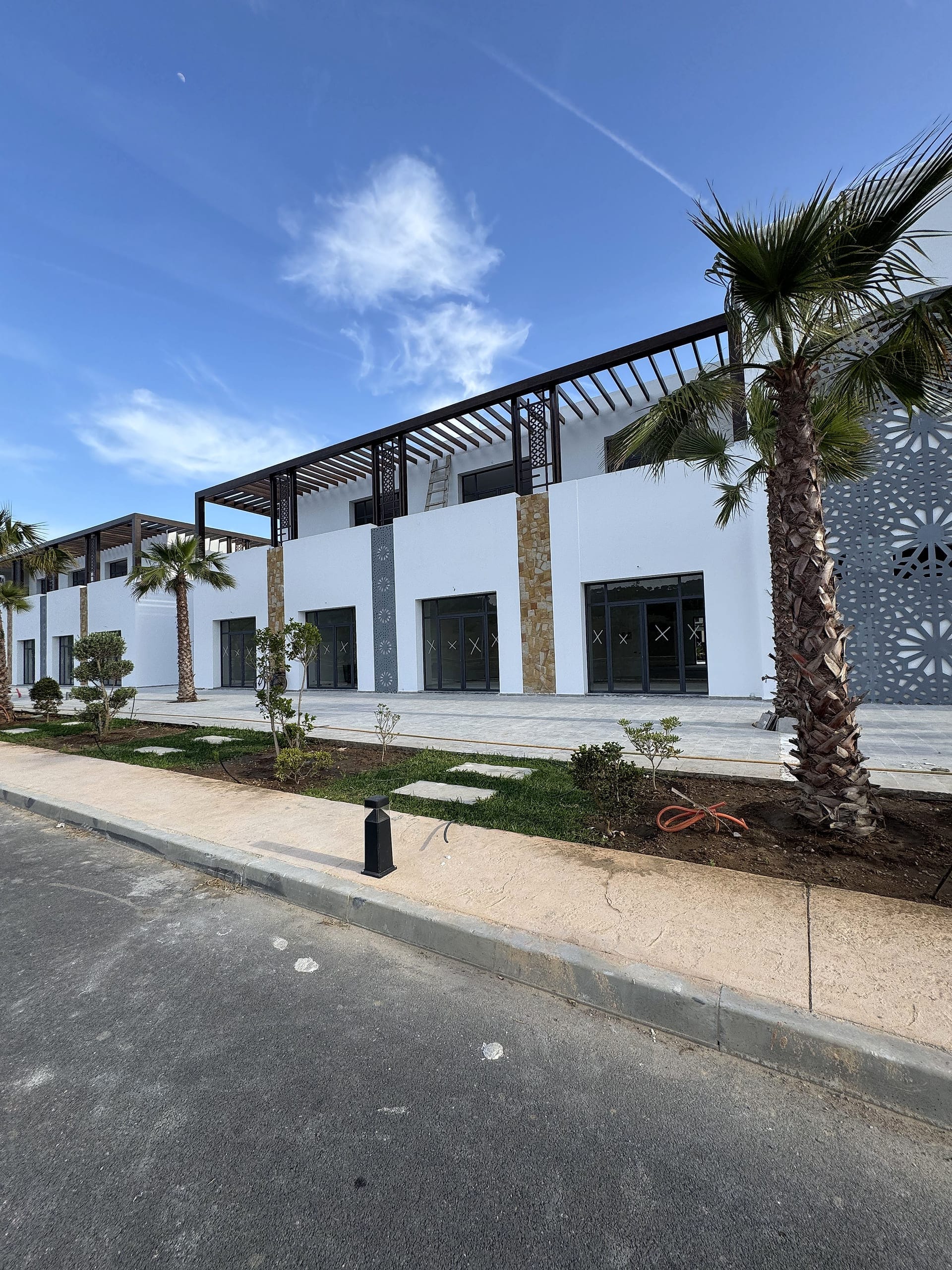 Façades commerciales sur mesure — Lilac’s Garden, Cabo Negro — Lilac’s Garden, Cabo Negro